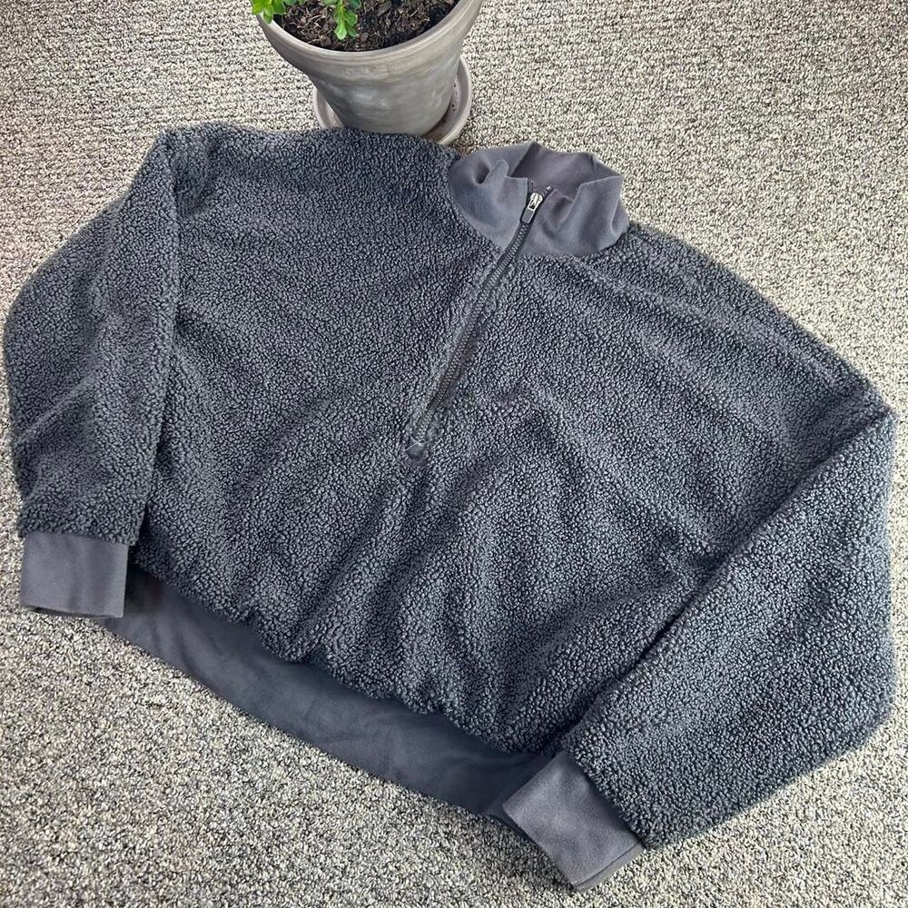 Fabletics Women's Black and Grey Sweatshirt - Picture 2 of 7